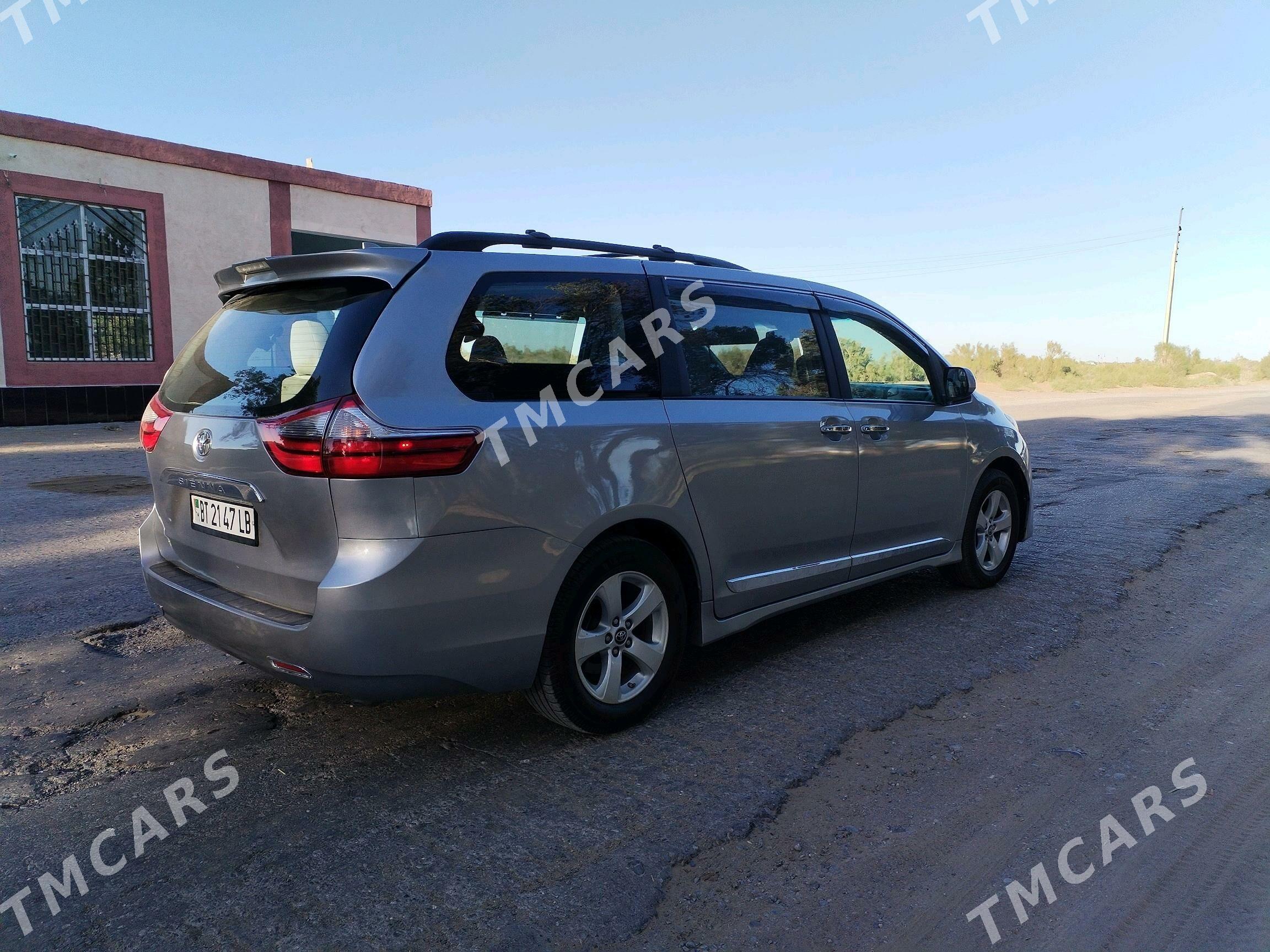Toyota Sienna 2020 - 400 000 TMT - Фарап - img 8