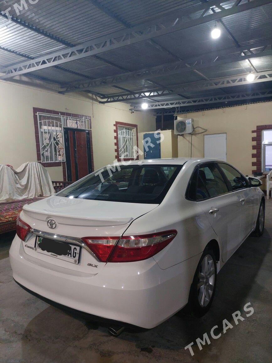 Toyota Camry 2016 - 210 000 TMT - Бузмеин - img 4