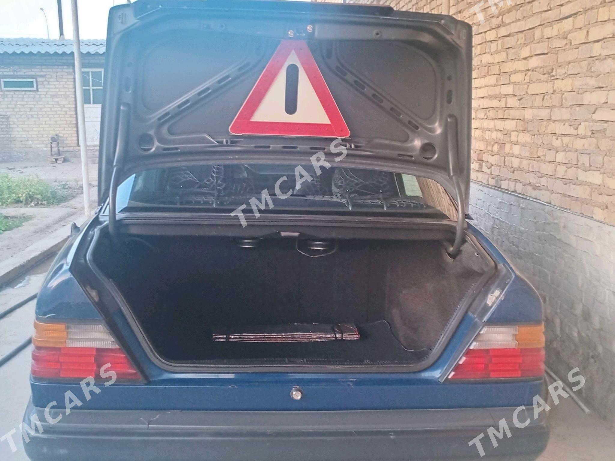 Mercedes-Benz 300E 1988 - 35 000 TMT - Baýramaly - img 5