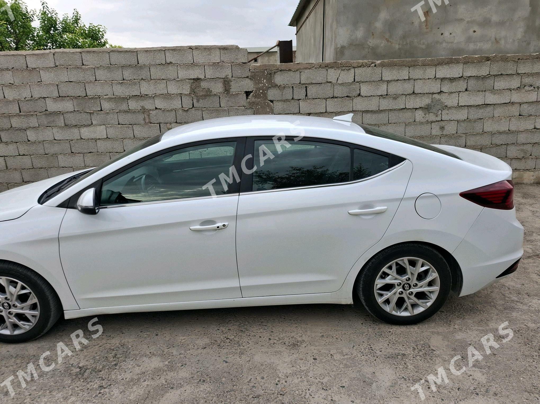 Hyundai Elantra 2019 - 230 000 TMT - Änew - img 4
