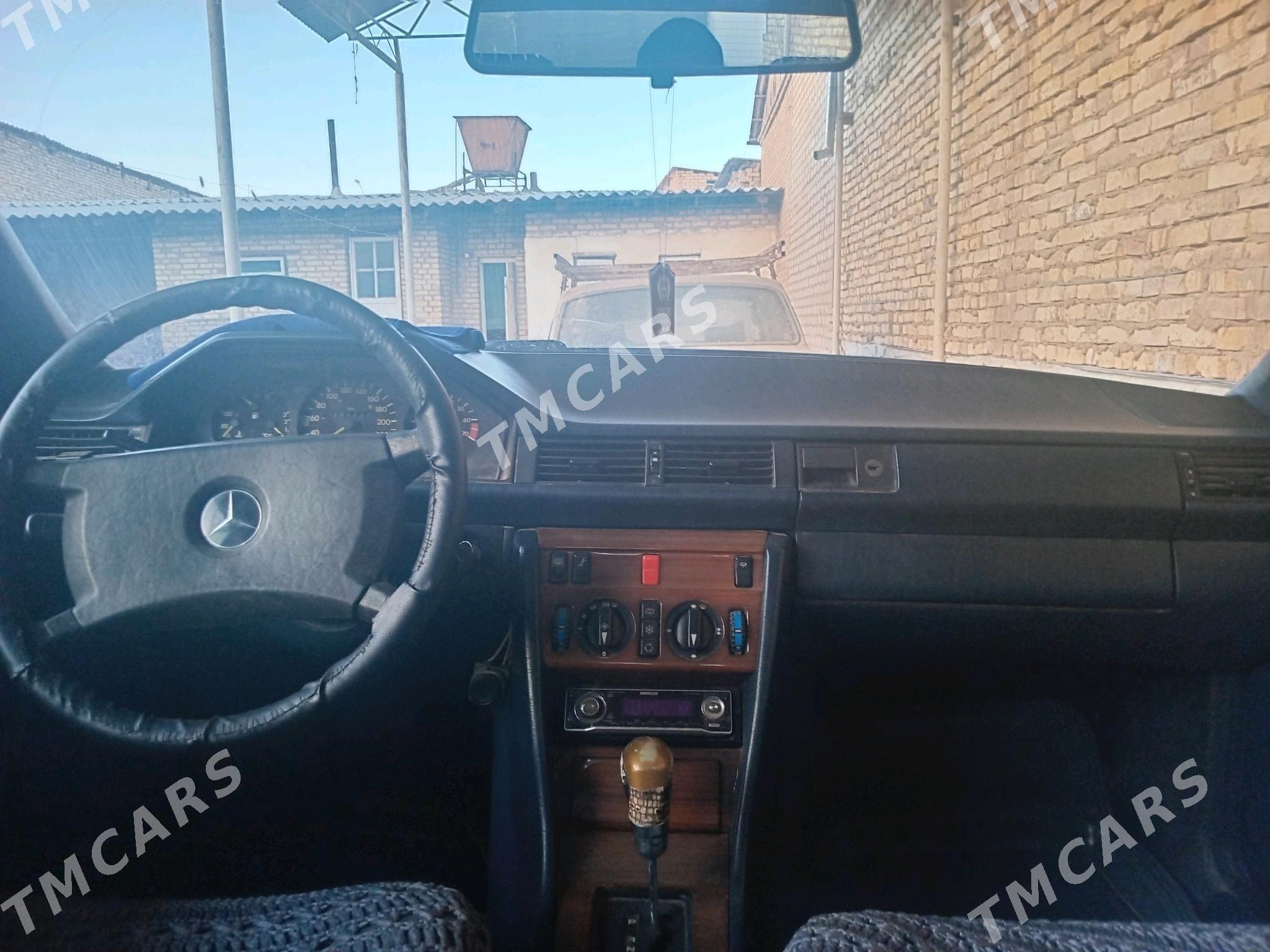 Mercedes-Benz 300E 1988 - 35 000 TMT - Baýramaly - img 9