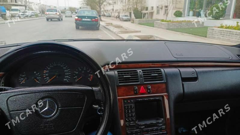 Mercedes-Benz E320 1999 - 102 000 TMT - Балканабат - img 4