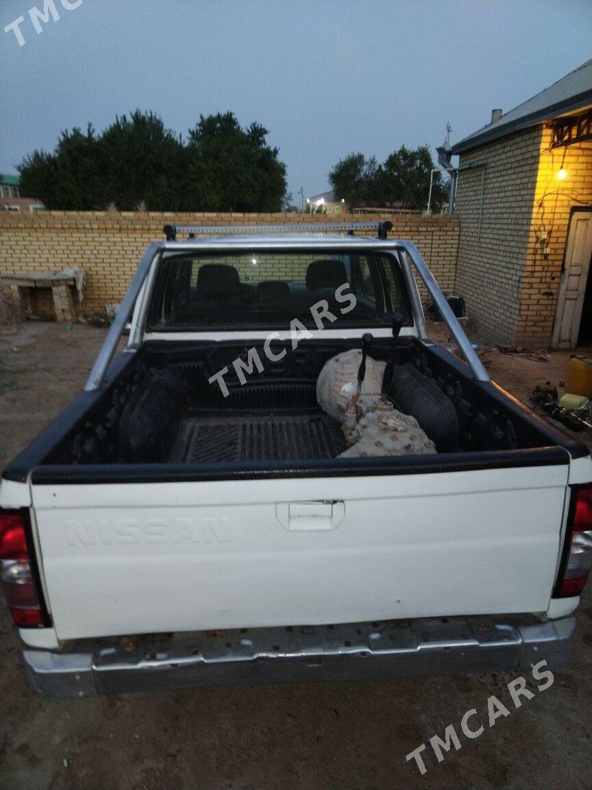 Nissan Navara 2002 - 50 000 TMT - Векильбазар - img 2