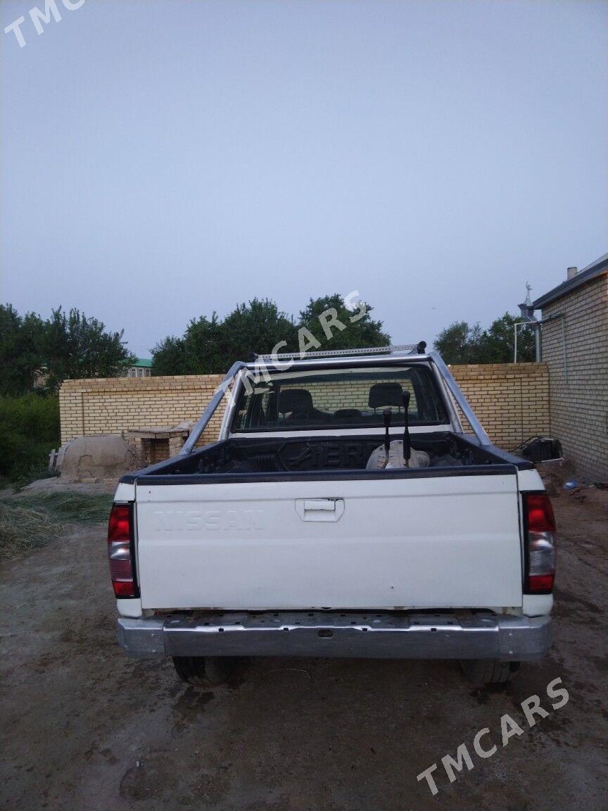 Nissan Navara 2002 - 50 000 TMT - Векильбазар - img 4