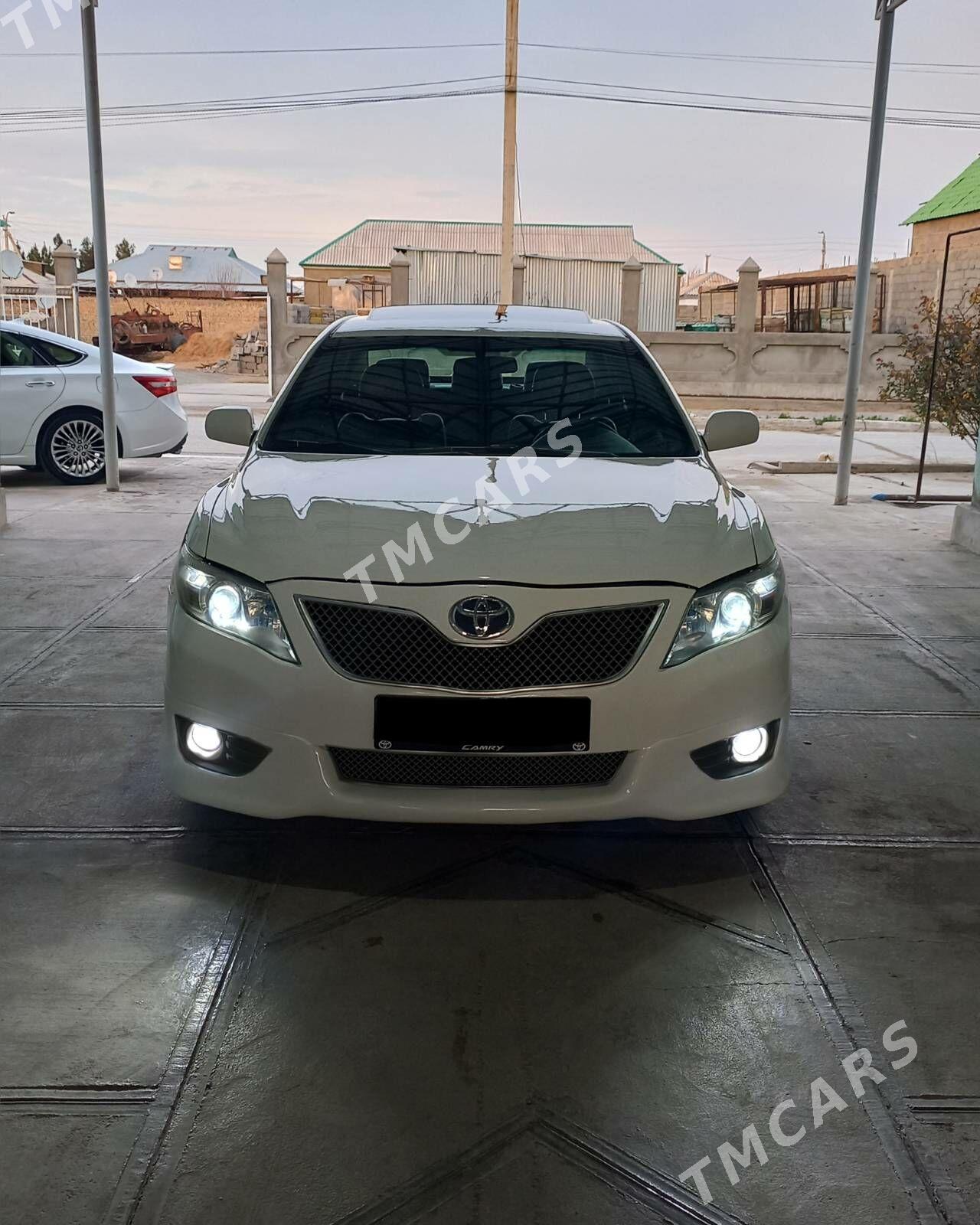 Toyota Camry 2011 - 215 000 TMT - Бузмеин - img 2