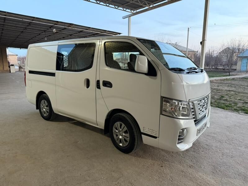 Nissan Urvan 2018 - 265 000 TMT - Мары - img 4