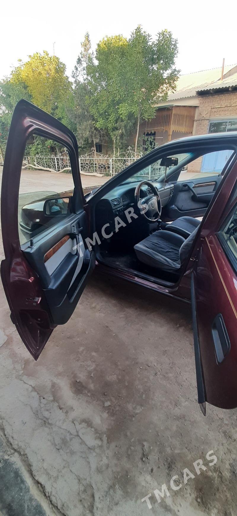 Opel Vectra 1994 - 60 000 TMT - Гурбансолтан Едже - img 4