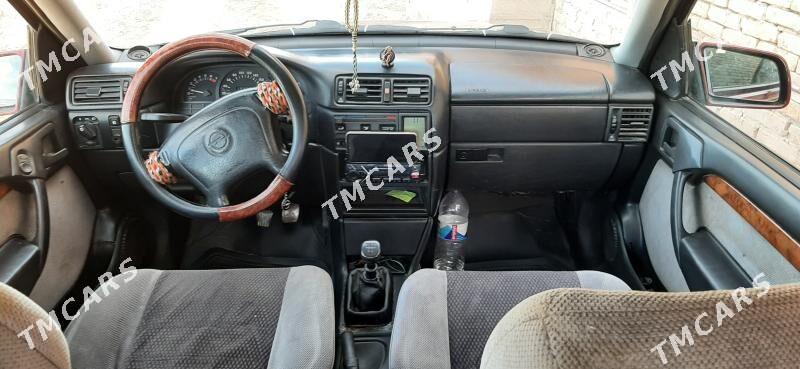Opel Vectra 1994 - 60 000 TMT - Гурбансолтан Едже - img 3