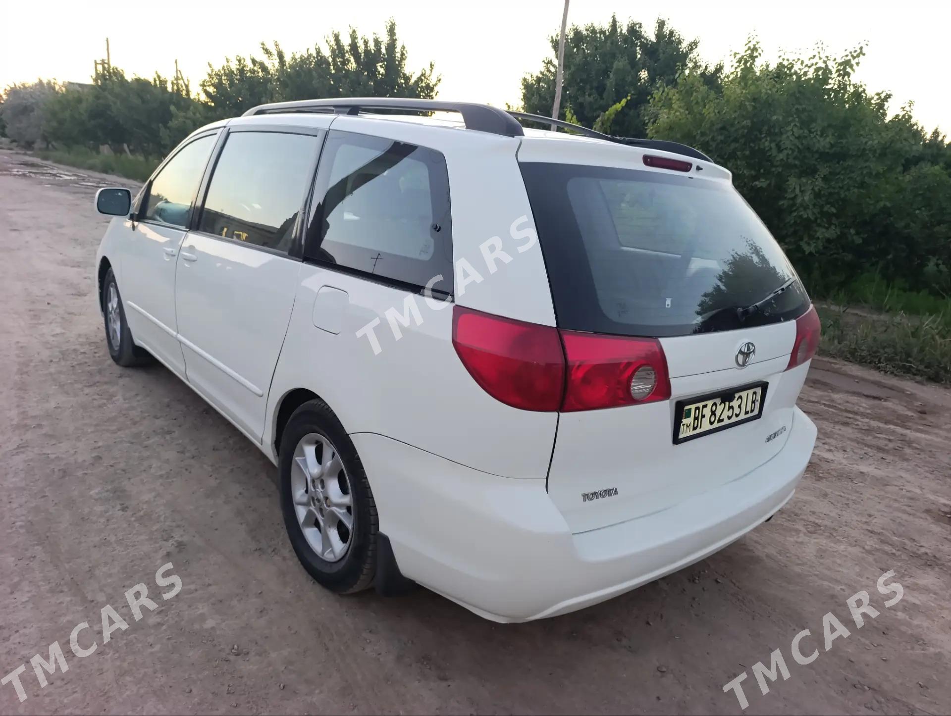Toyota Sienna 2006 - 160 000 TMT - Халач - img 3