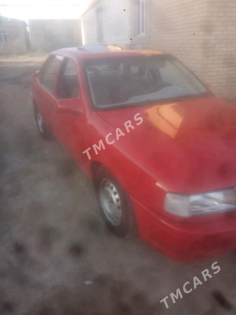 Opel Vectra 1990 - 22 000 TMT - Фарап - img 3