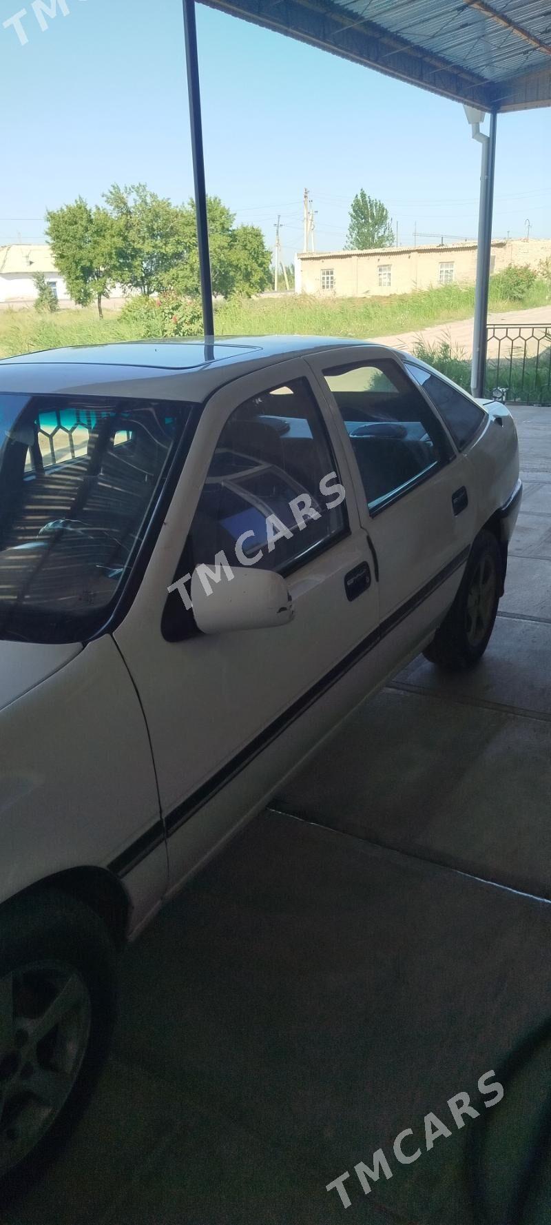 Opel Vectra 1992 - 22 000 TMT - Фарап - img 2