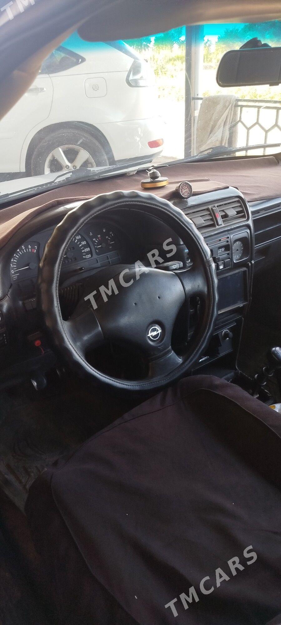 Opel Vectra 1992 - 22 000 TMT - Фарап - img 3
