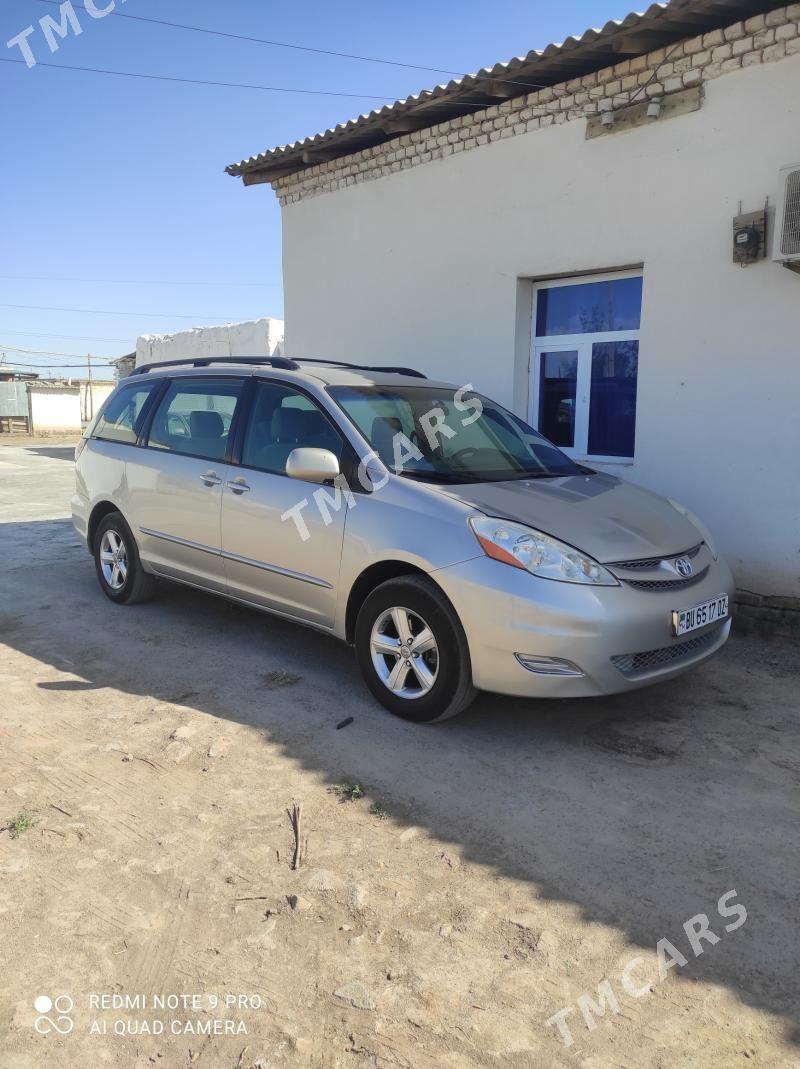 Toyota Sienna 2005 - 180 000 TMT - Daşoguz - img 3