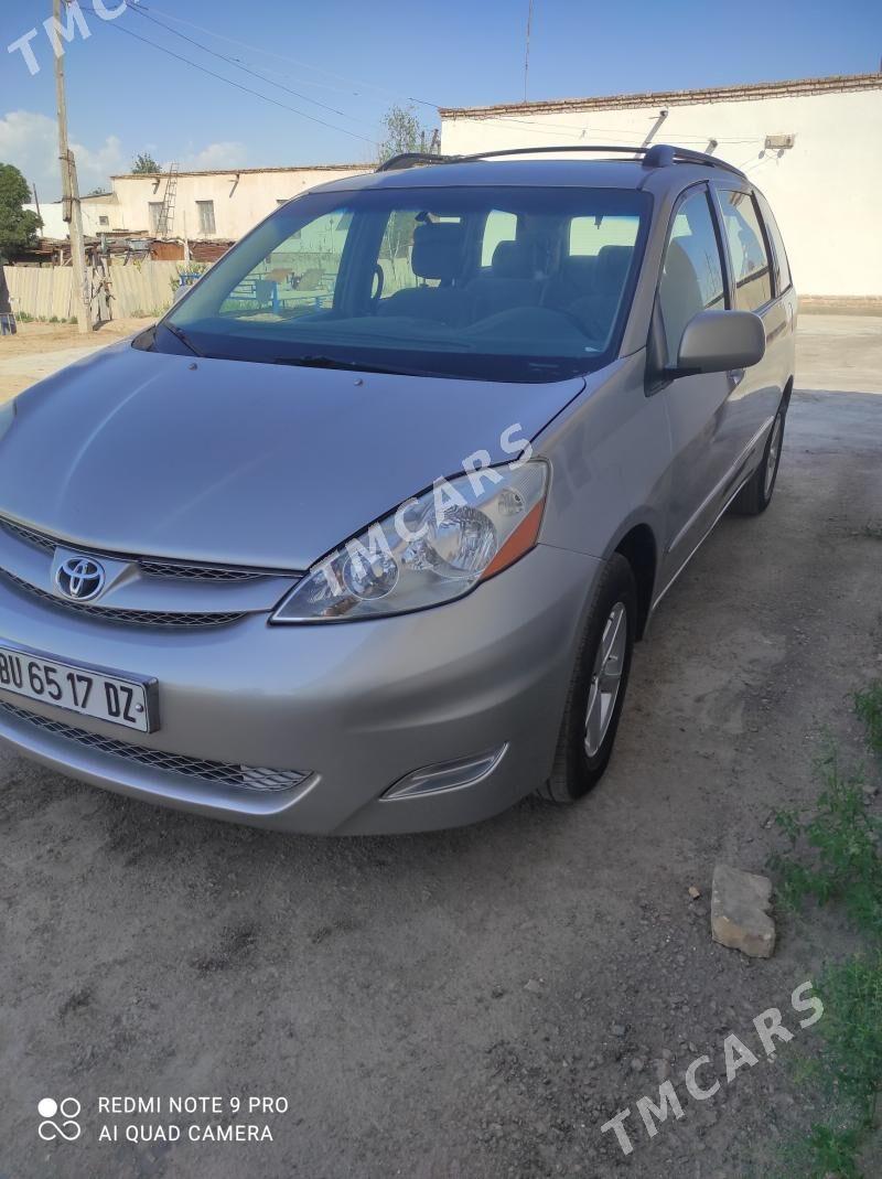 Toyota Sienna 2005 - 180 000 TMT - Daşoguz - img 1