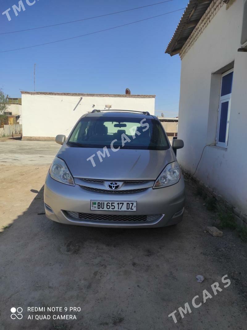 Toyota Sienna 2005 - 180 000 TMT - Daşoguz - img 4