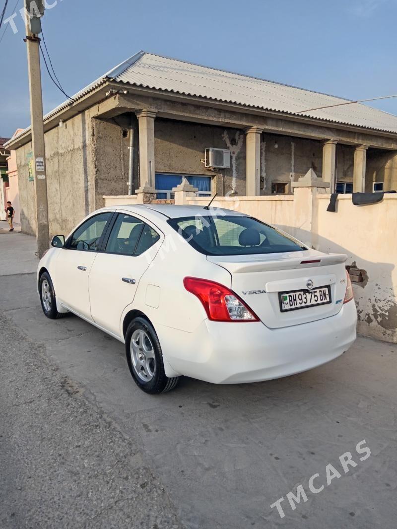 Nissan Versa 2012 - 90 000 TMT - Балканабат - img 2