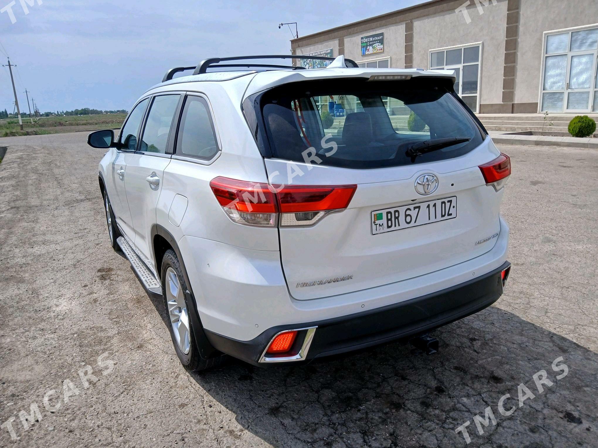 Toyota Highlander 2018 - 390 000 TMT - Дашогуз - img 4