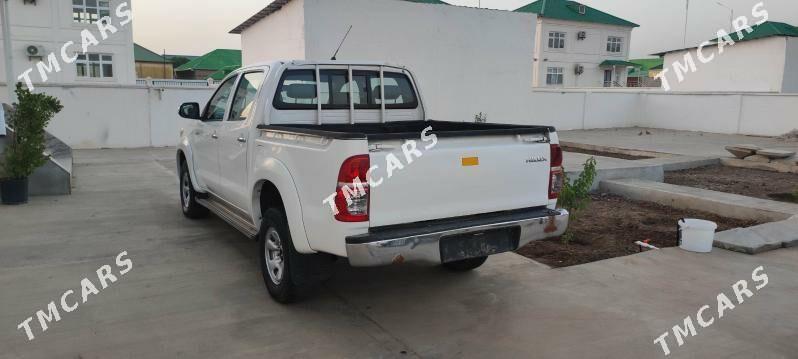 Toyota Hilux 2013 - 210 000 TMT - Aşgabat - img 3