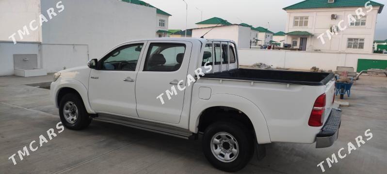 Toyota Hilux 2013 - 210 000 TMT - Aşgabat - img 2