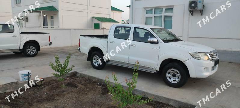 Toyota Hilux 2013 - 210 000 TMT - Aşgabat - img 4