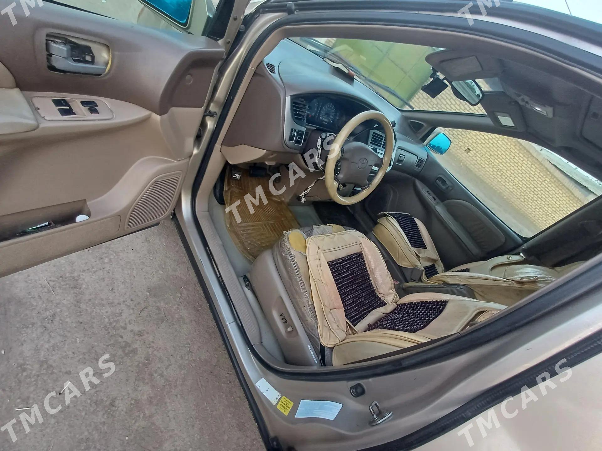 Toyota Sienna 2002 - 140 000 TMT - Кёнеургенч - img 3