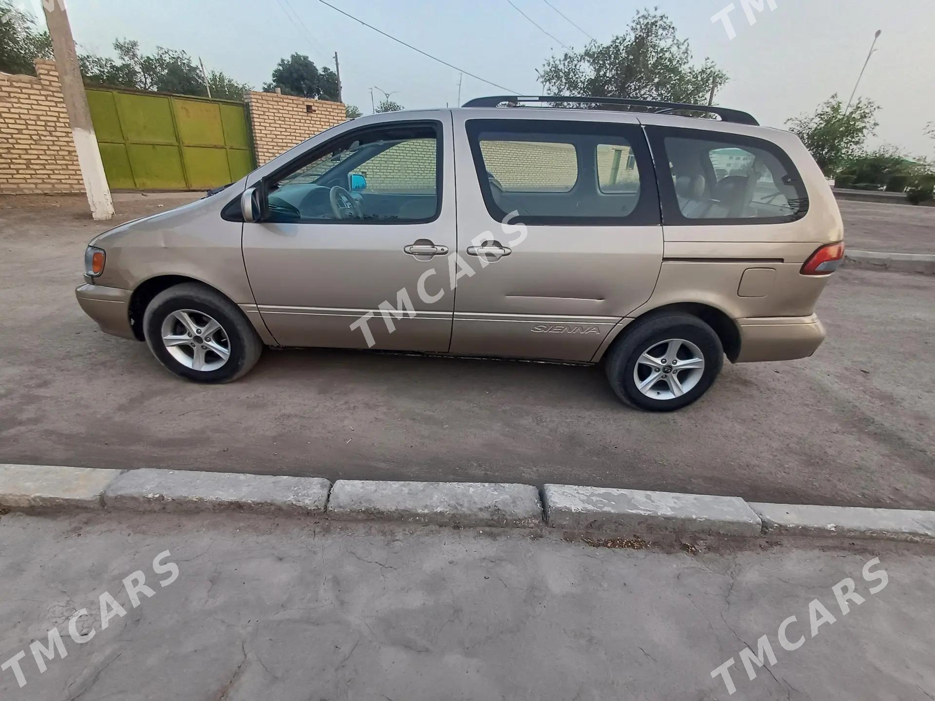 Toyota Sienna 2002 - 140 000 TMT - Кёнеургенч - img 4