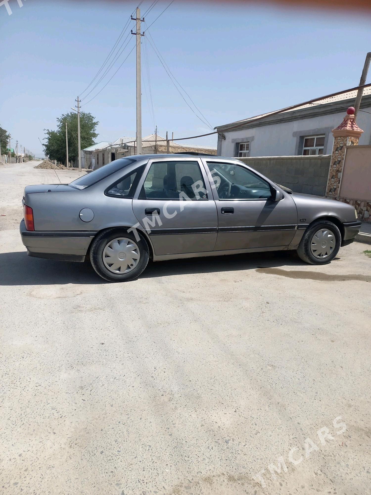 Opel Vectra 1989 - 31 000 TMT - Бахарден - img 9