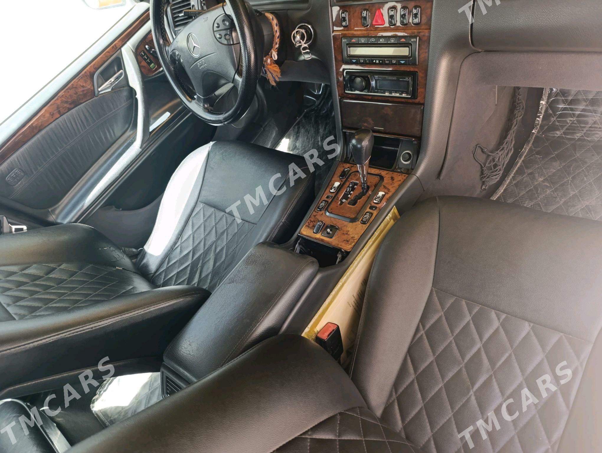 Mercedes-Benz E320 2000 - 115 000 TMT - Gyzylarbat - img 4