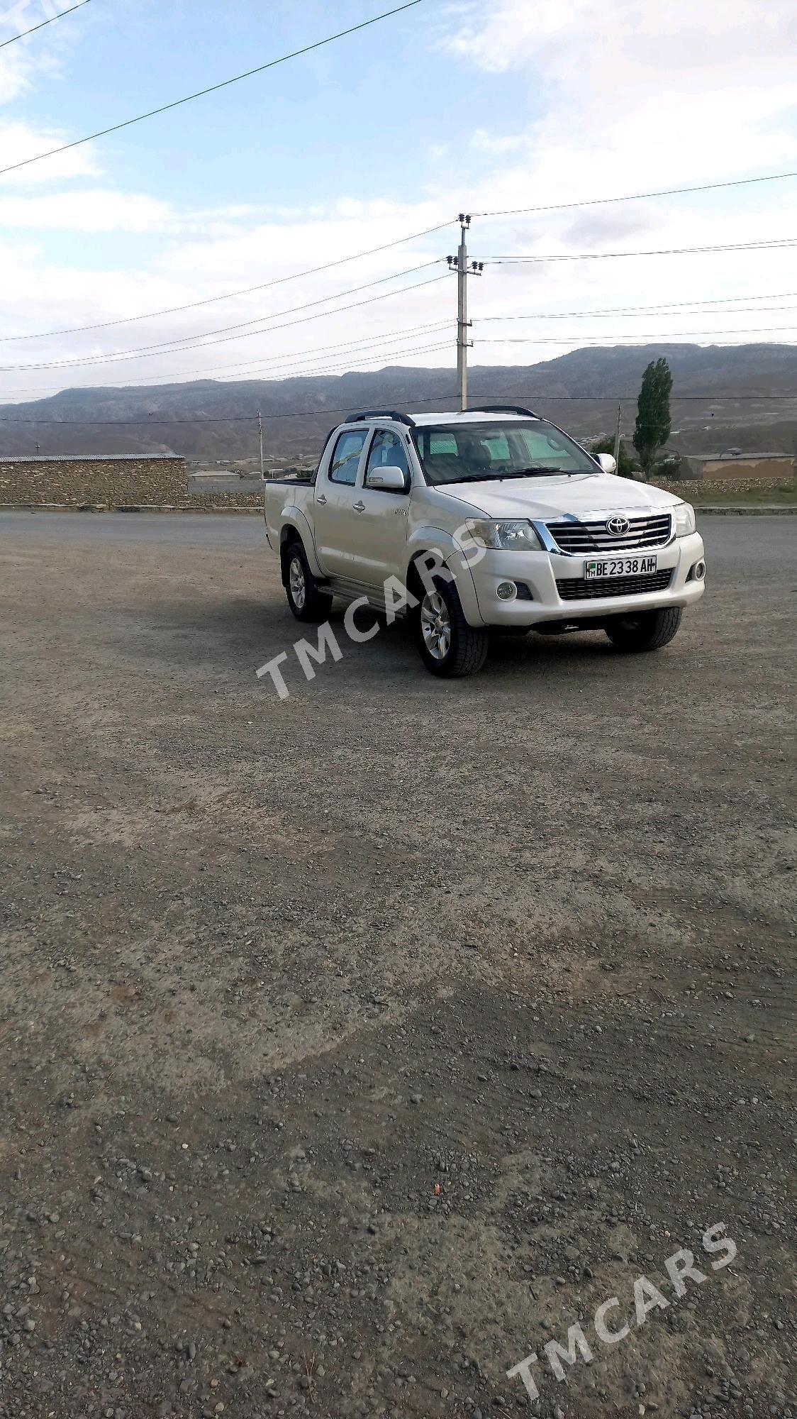 Toyota Hilux 2013 - 260 000 TMT - Bäherden - img 3