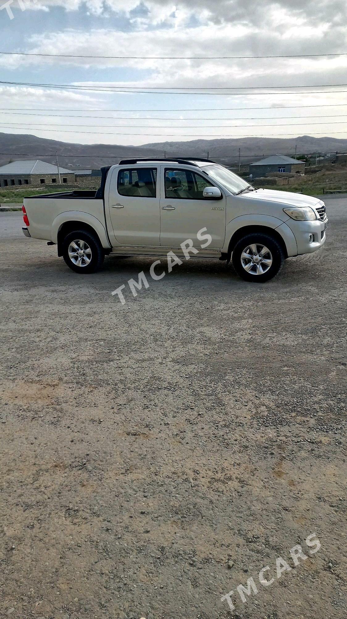 Toyota Hilux 2013 - 260 000 TMT - Bäherden - img 2