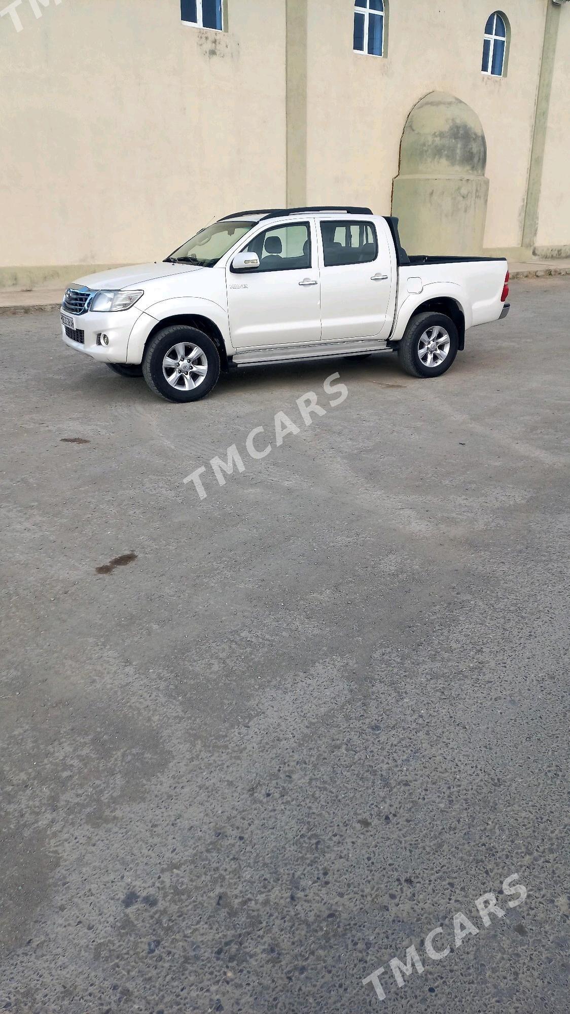 Toyota Hilux 2013 - 260 000 TMT - Bäherden - img 9