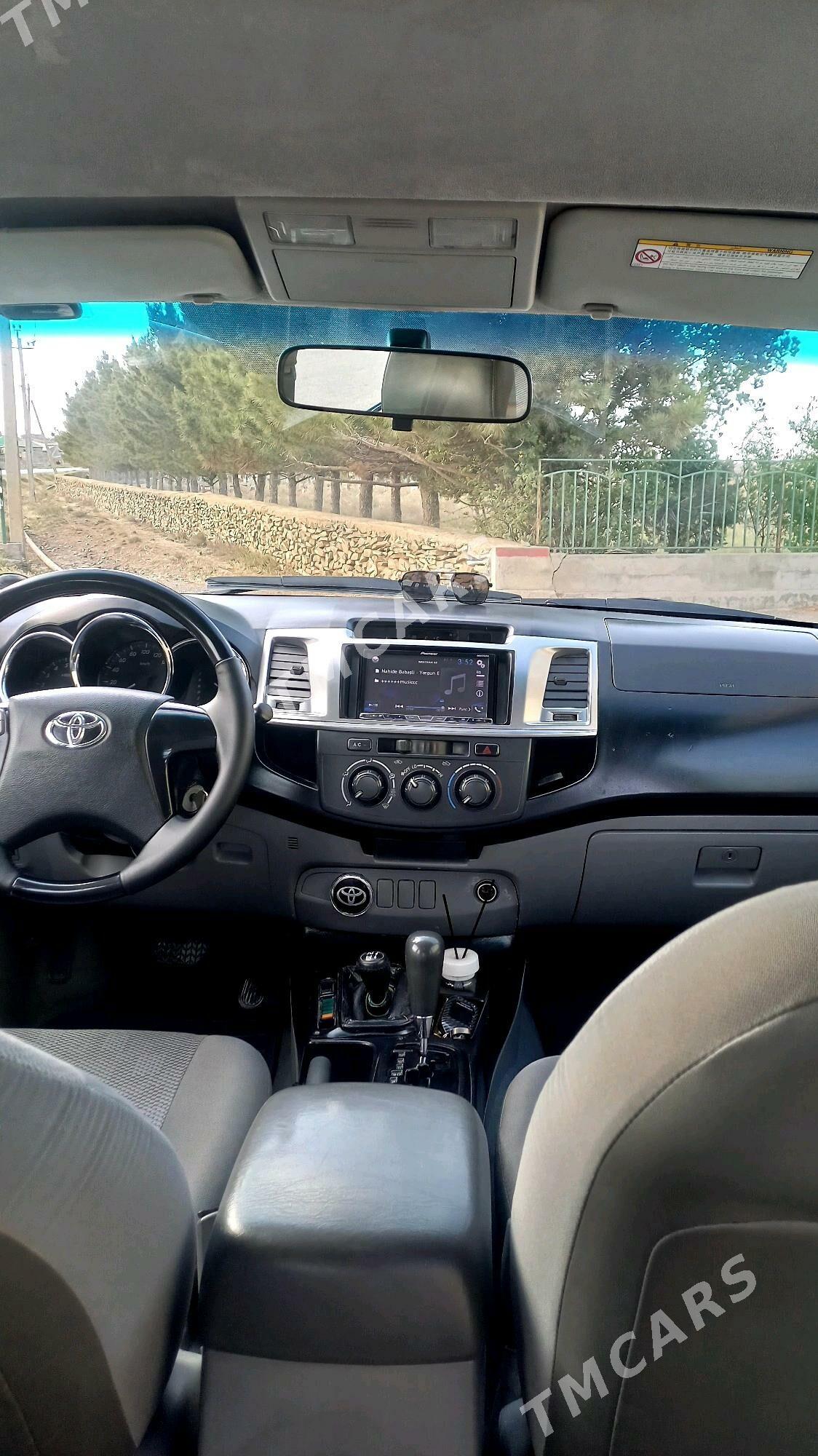 Toyota Hilux 2013 - 260 000 TMT - Bäherden - img 8
