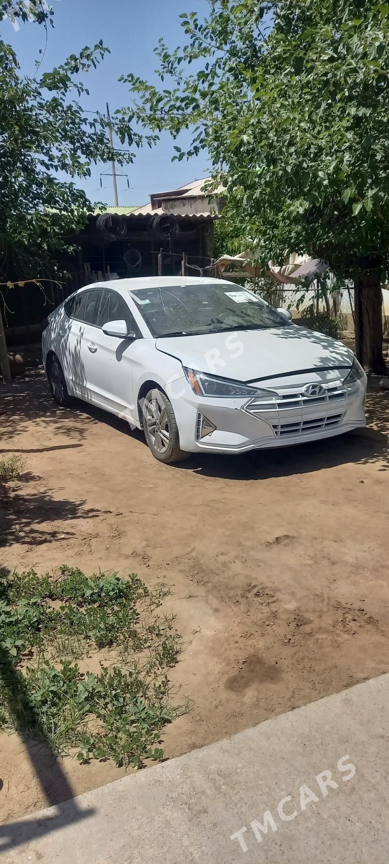 Hyundai Elantra 2021 - 180 000 TMT - Büzmeýin - img 2