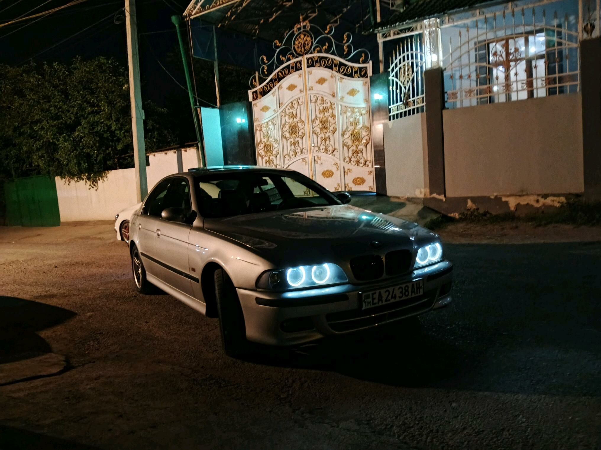 BMW E39 2001 - 130 000 TMT - Garadamak - img 10