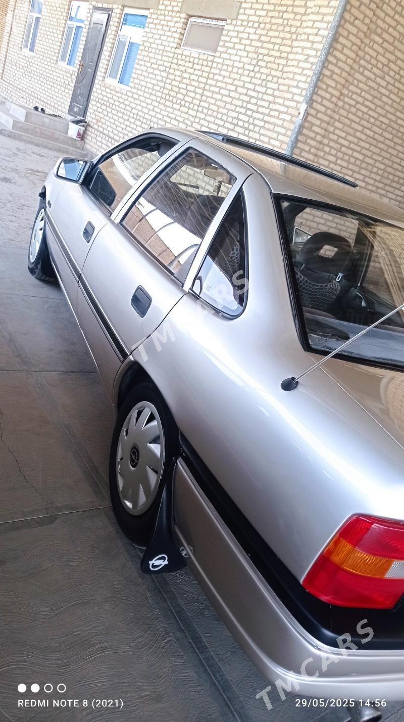 Opel Vectra 1992 - 37 000 TMT - Мургап - img 2