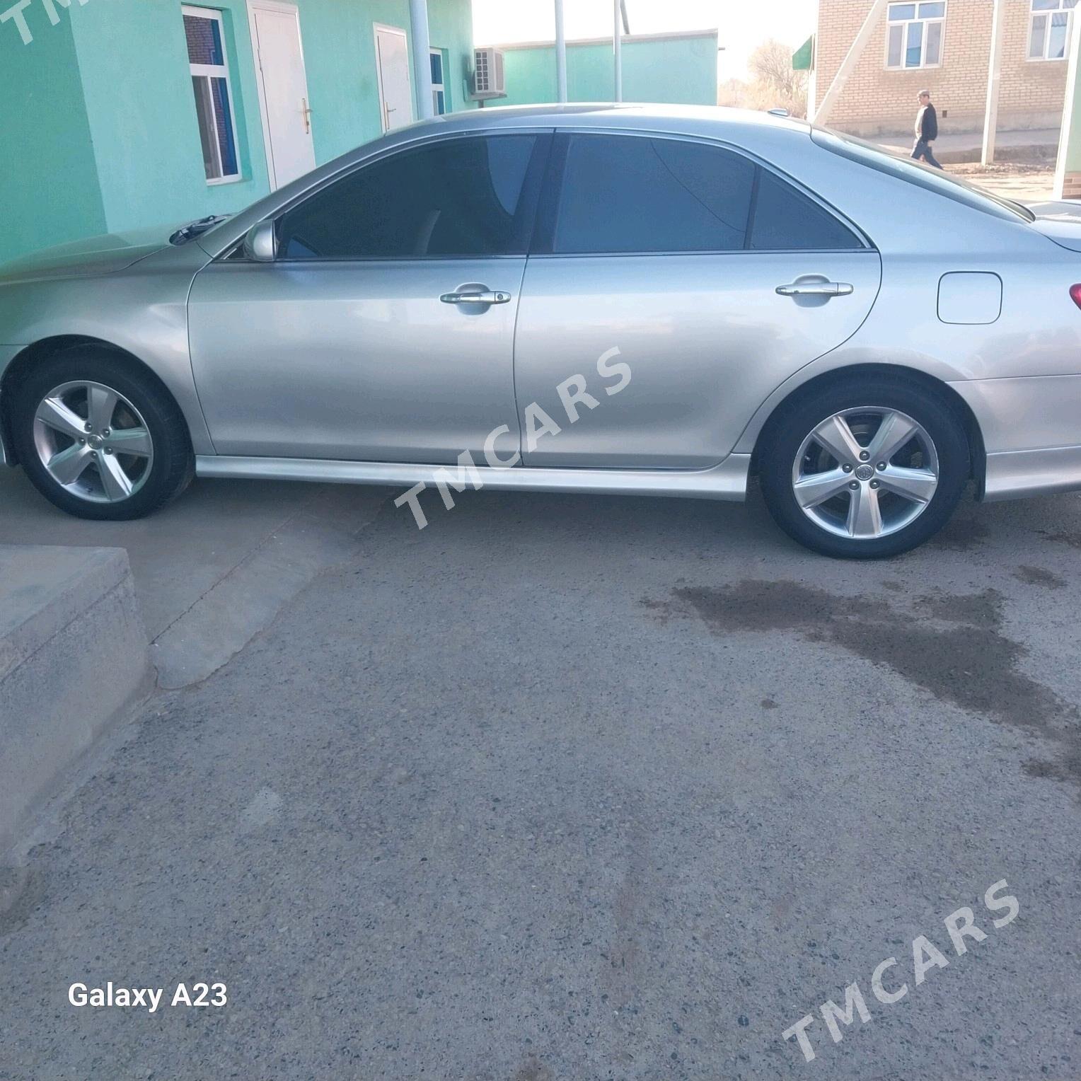 Toyota Camry 2011 - 170 000 TMT - Теджен - img 4