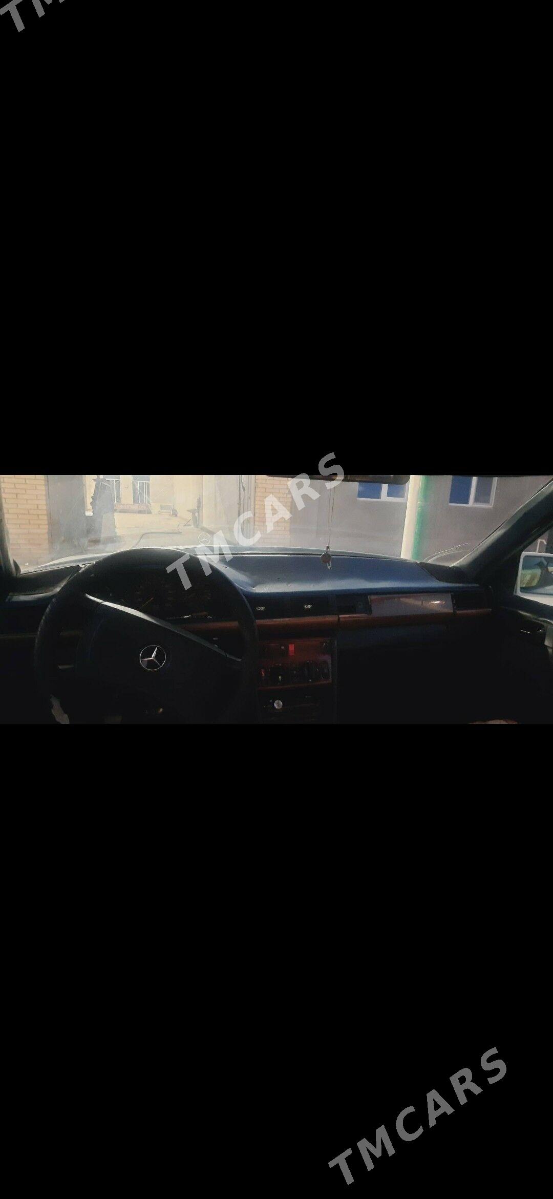 Mercedes-Benz 300E 1991 - 35 000 TMT - Çärjew - img 3
