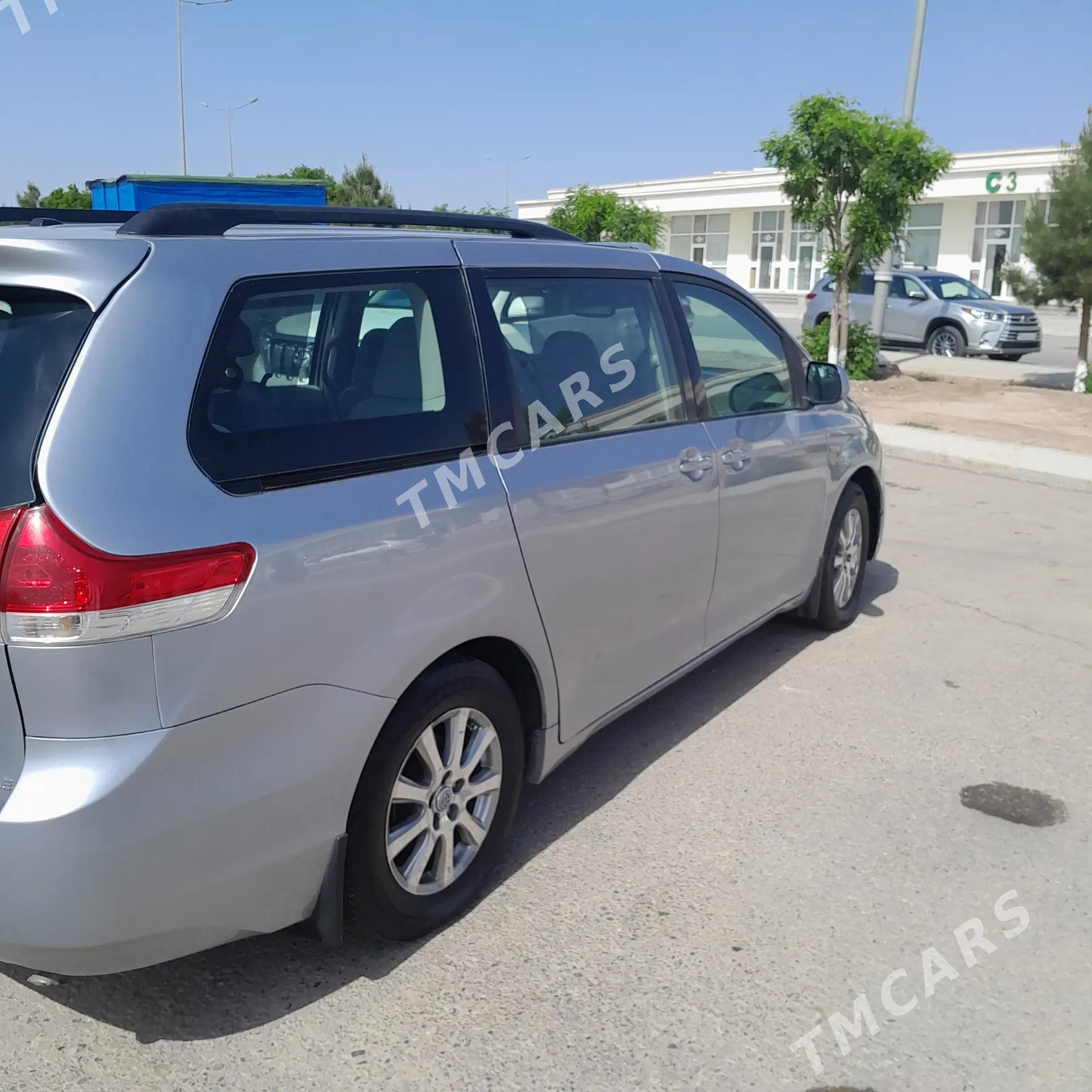 Toyota Sienna 2012 - 270 000 TMT - Dänew - img 3