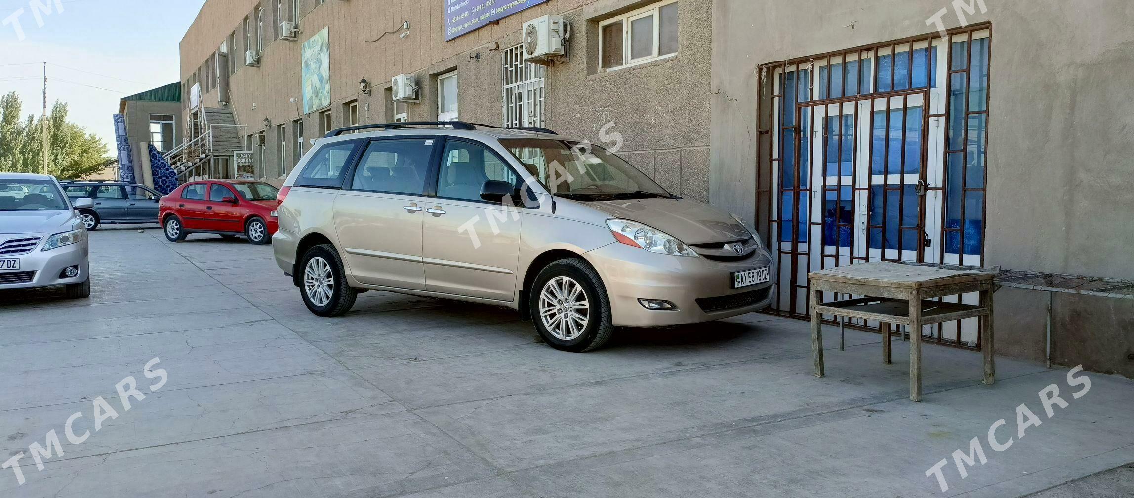 Toyota Sienna 2006 - 220 000 TMT - Гурбансолтан Едже - img 4