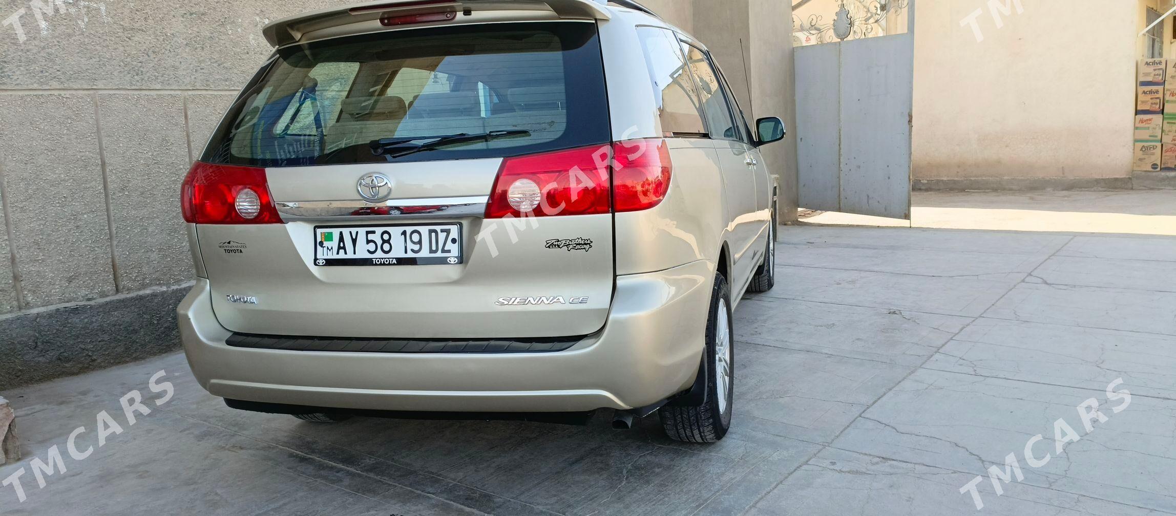 Toyota Sienna 2006 - 220 000 TMT - Гурбансолтан Едже - img 3