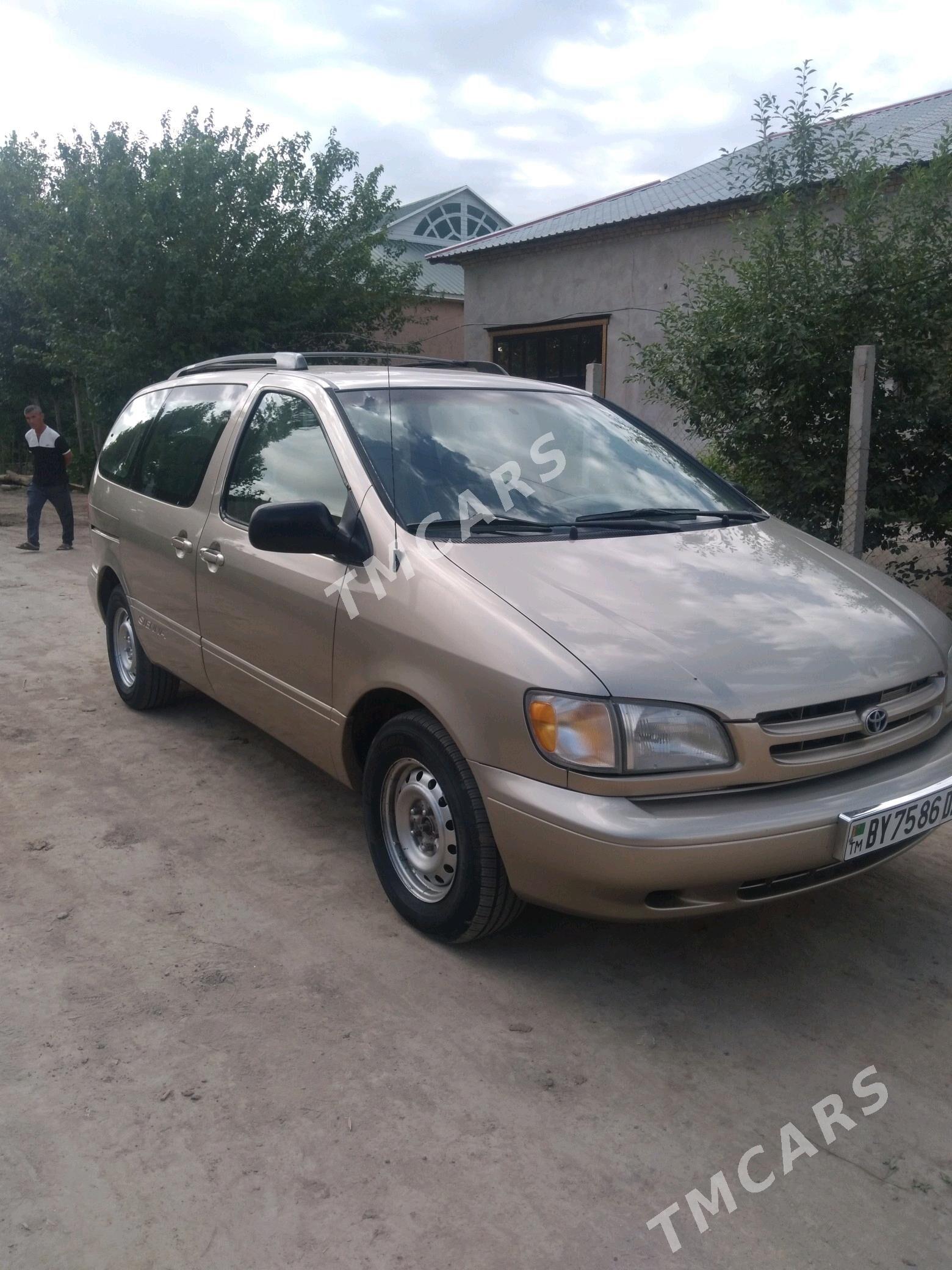 Toyota Sienna 1999 - 155 000 TMT - Кёнеургенч - img 4