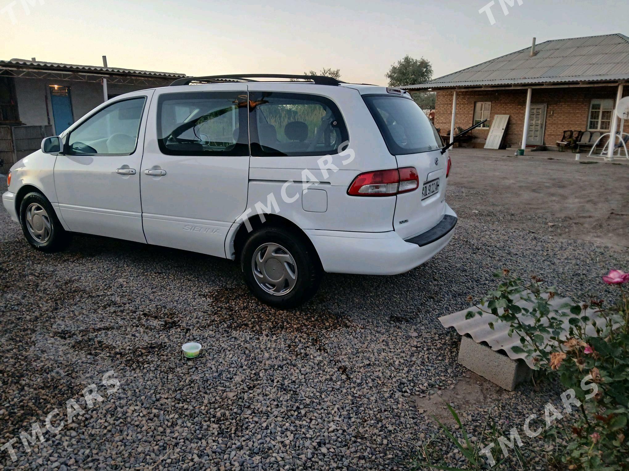 Toyota Sienna 2002 - 130 000 TMT - Теджен - img 2
