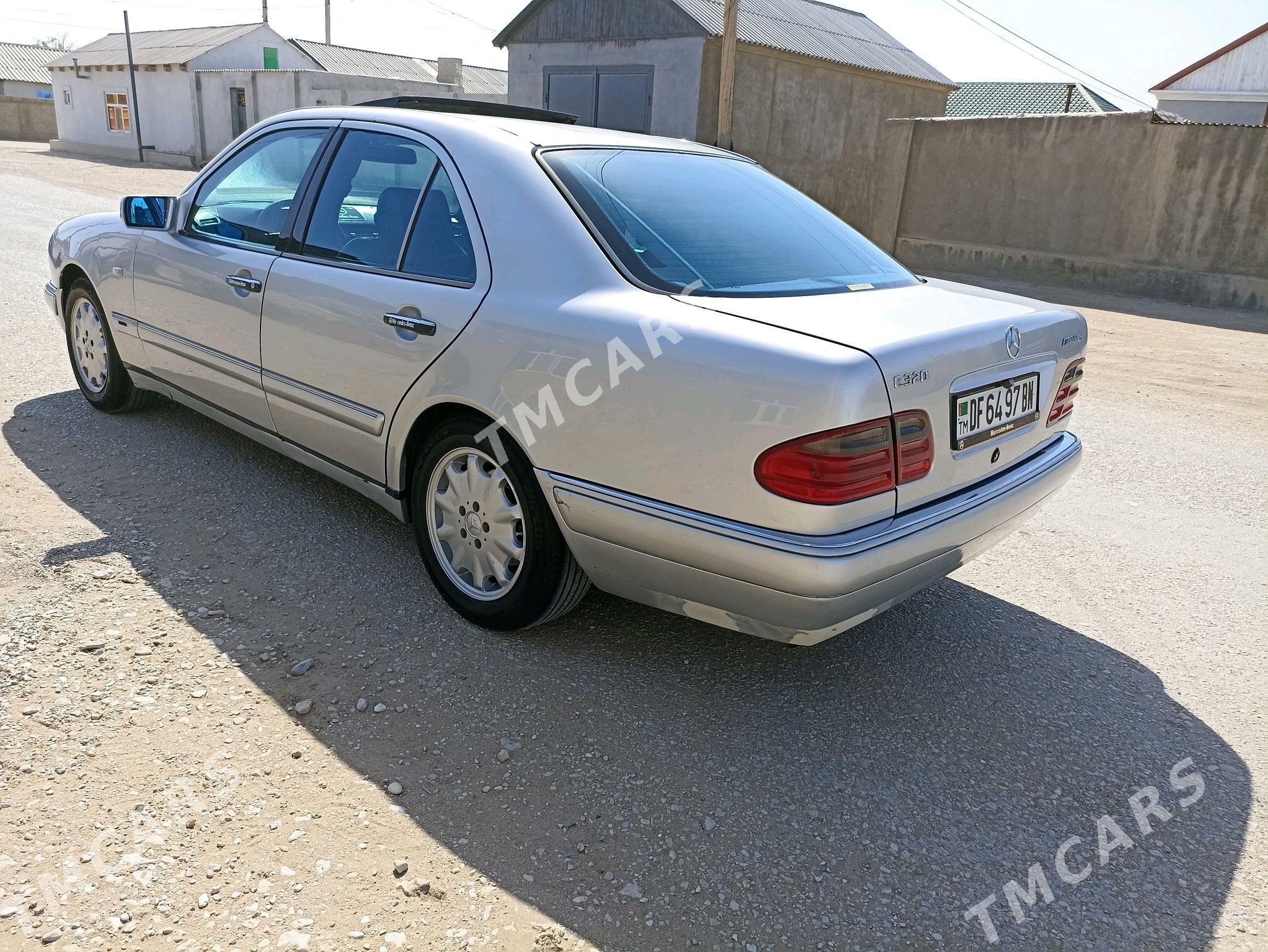 Mercedes-Benz E320 1999 - 80 000 TMT - Гумдаг - img 3