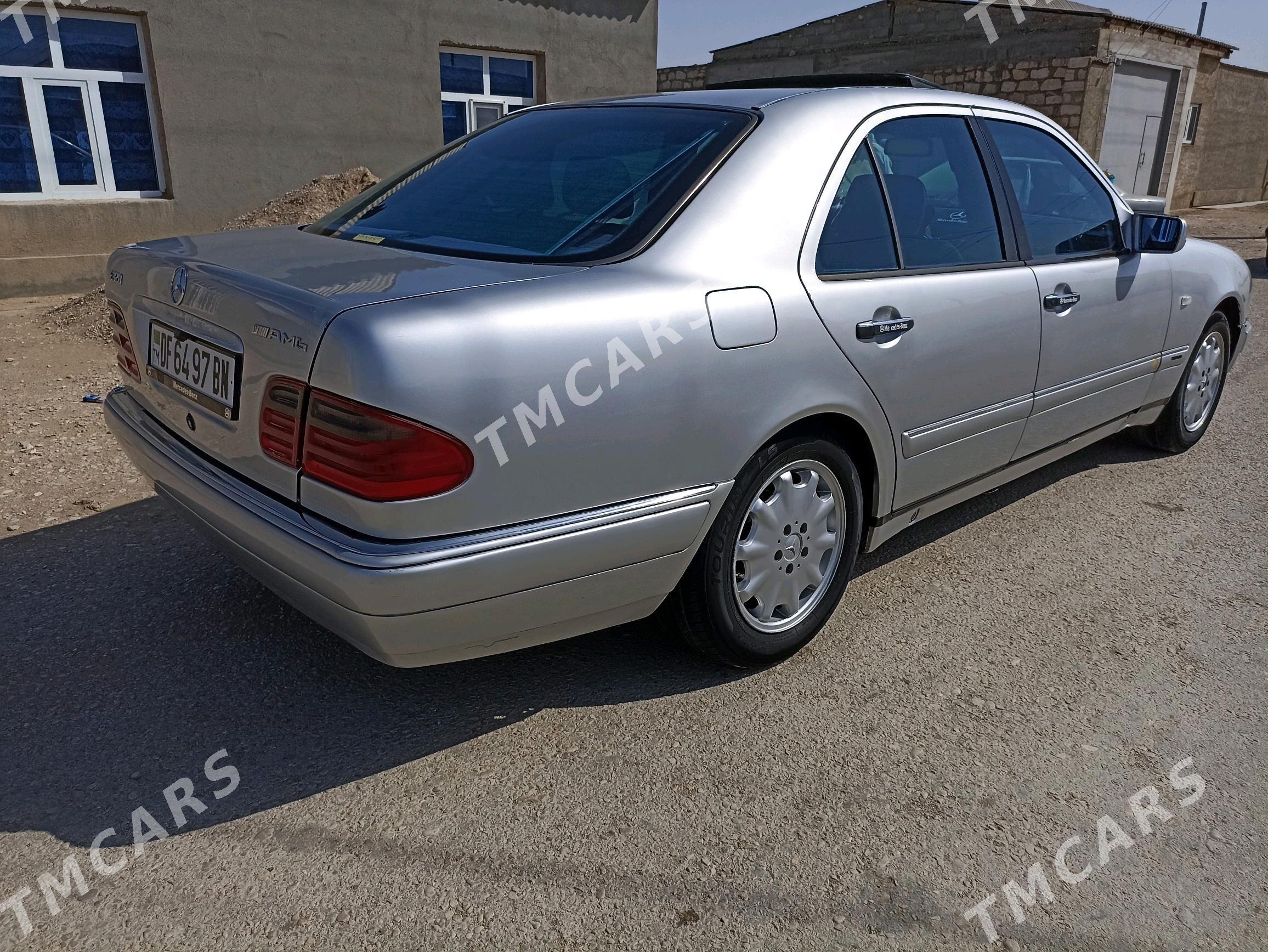 Mercedes-Benz E320 1999 - 80 000 TMT - Гумдаг - img 4