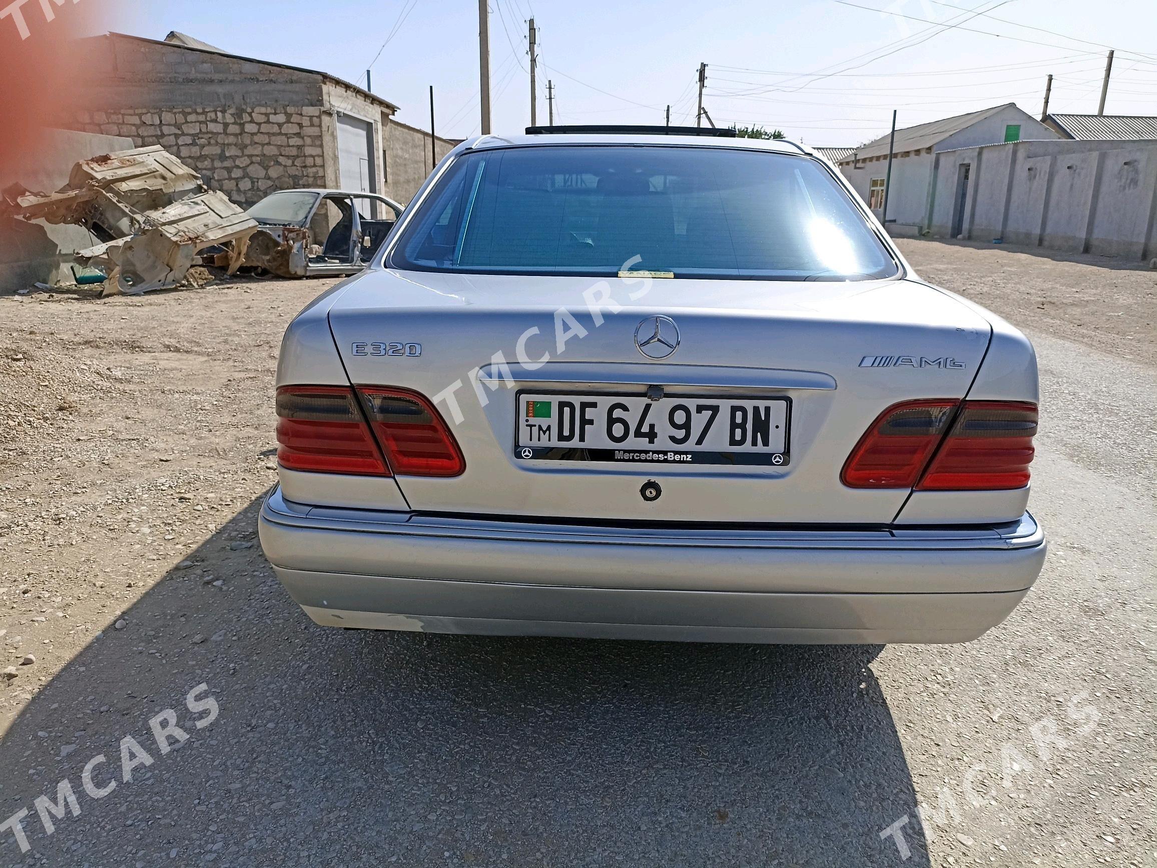 Mercedes-Benz E320 1999 - 80 000 TMT - Гумдаг - img 5