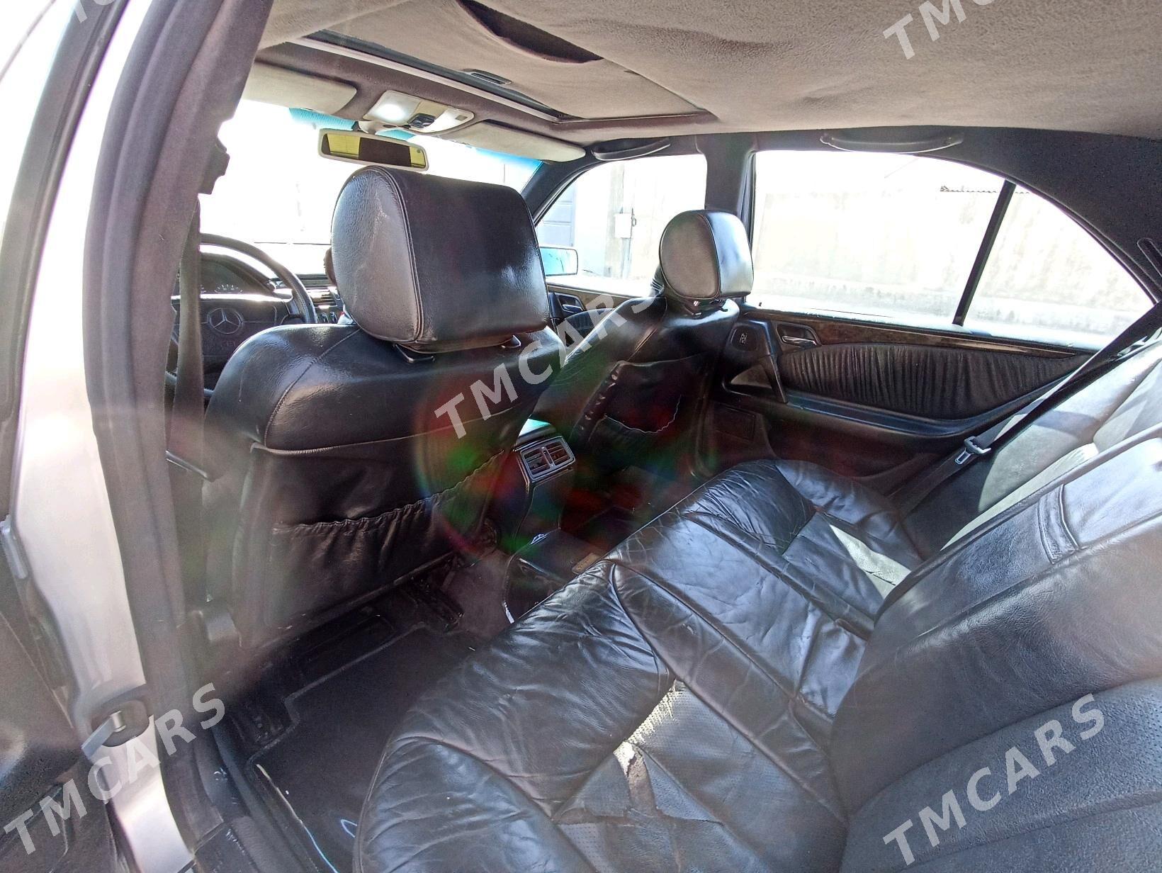 Mercedes-Benz E320 1999 - 80 000 TMT - Гумдаг - img 7