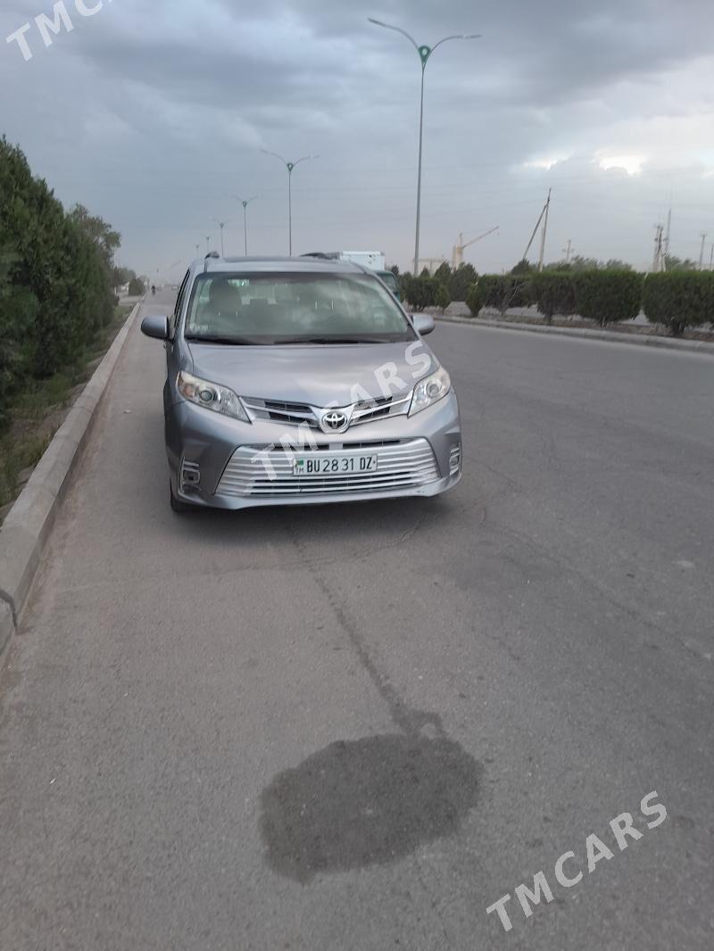 Toyota Sienna 2017 - 380 000 TMT - Gurbansoltan Eje - img 3