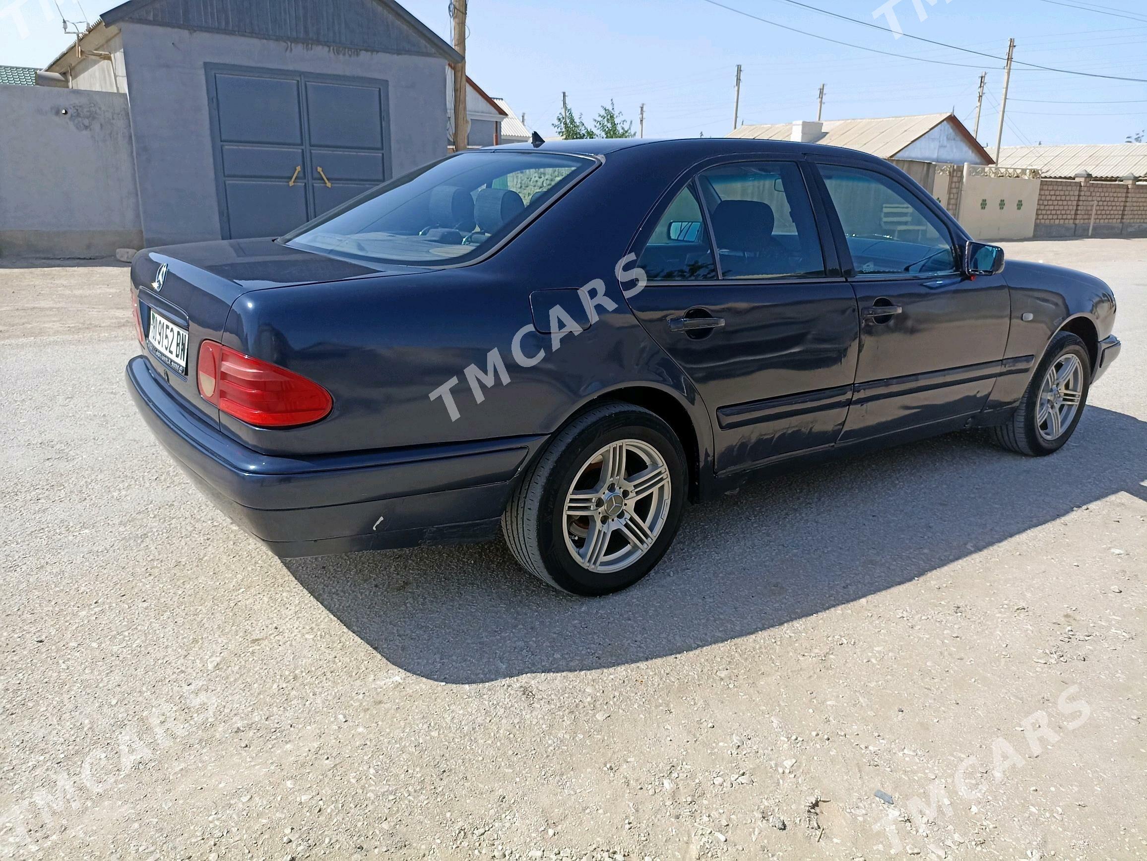 Mercedes-Benz E320 1999 - 57 000 TMT - Гумдаг - img 3