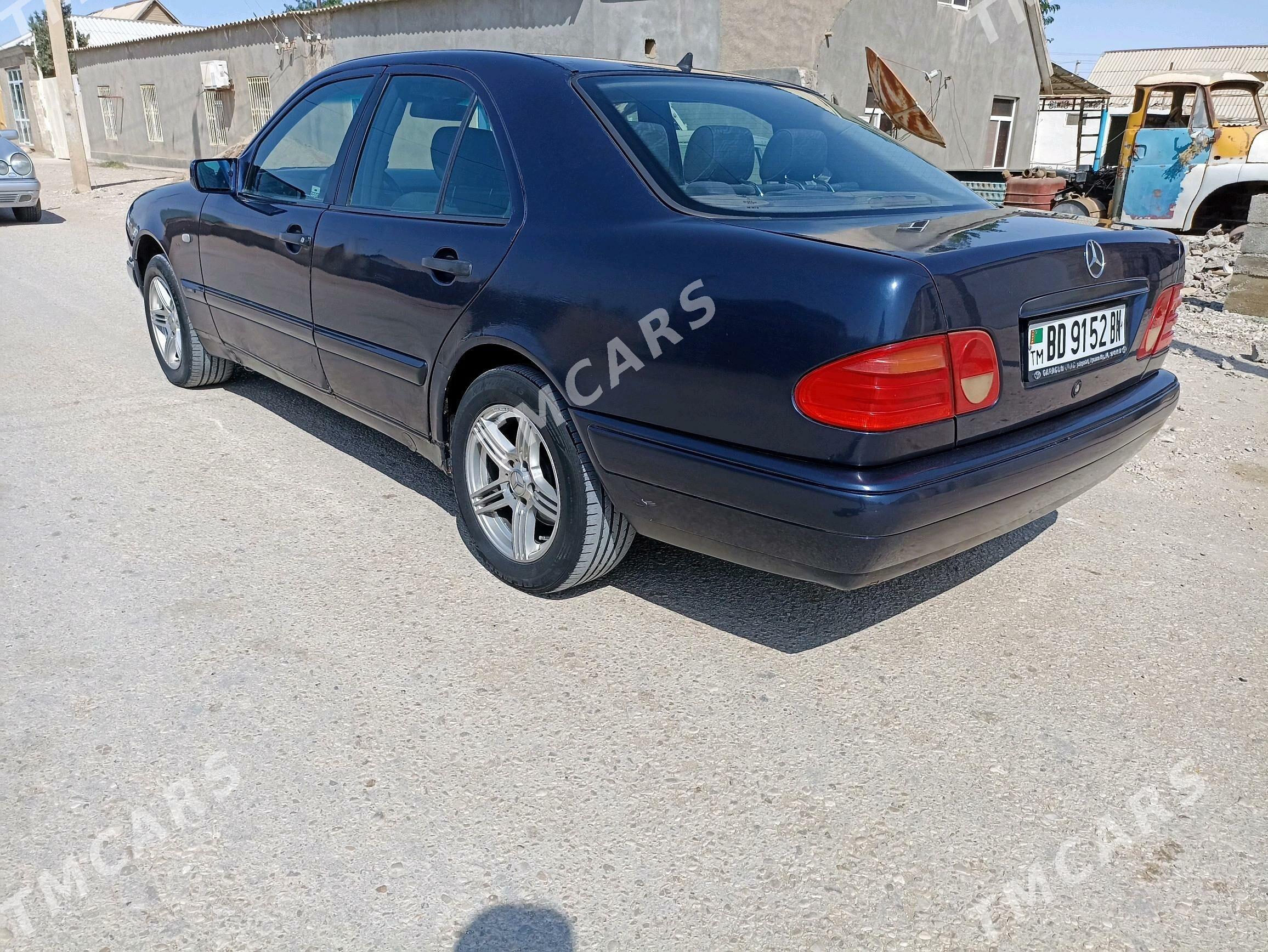 Mercedes-Benz E320 1999 - 57 000 TMT - Гумдаг - img 4