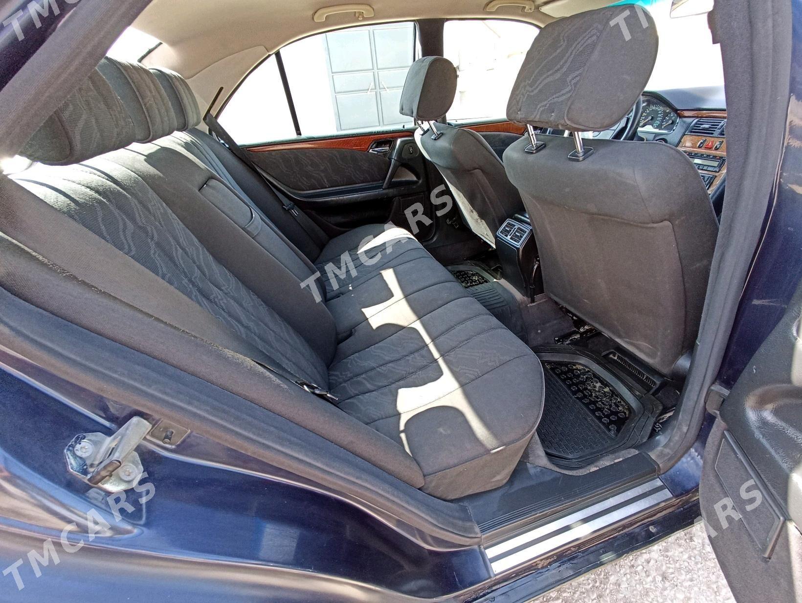 Mercedes-Benz E320 1999 - 57 000 TMT - Гумдаг - img 6